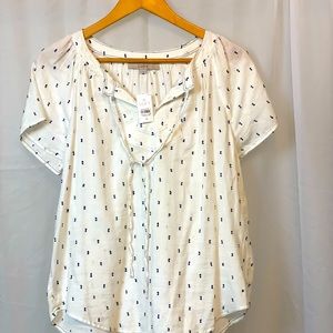 LOFT WHITE WITH NAVY DESIGN.